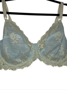 Wacoal Light Blue and Cream Lace Underwire Bra